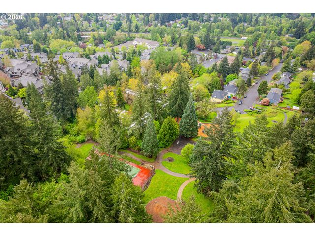 1616 VILLAGE PARK Pl, West Linn, OR 97068