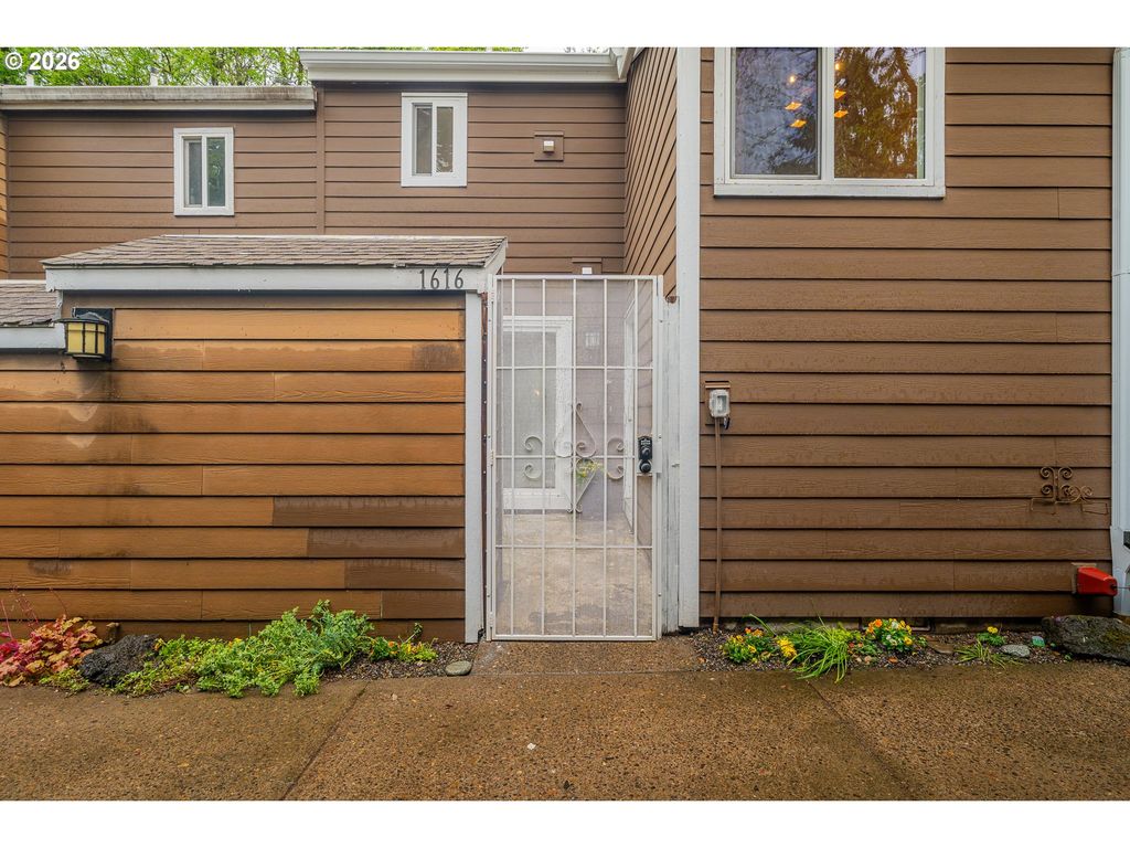 1616 VILLAGE PARK Pl, West Linn, OR 97068