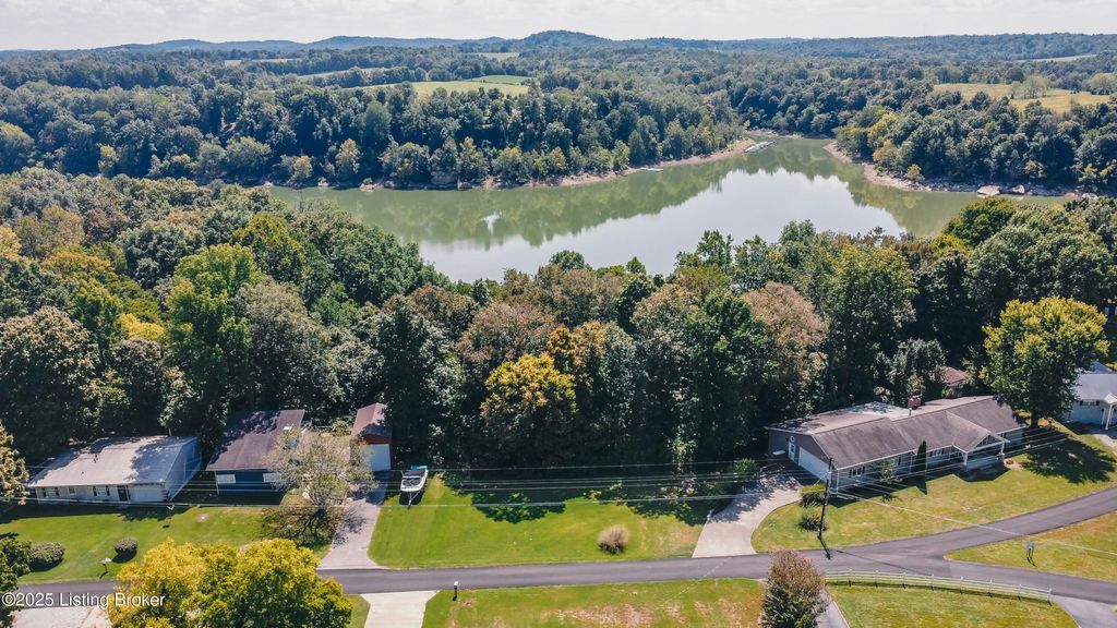 2843 Cannons Point Ln, Mcdaniels, KY 40152