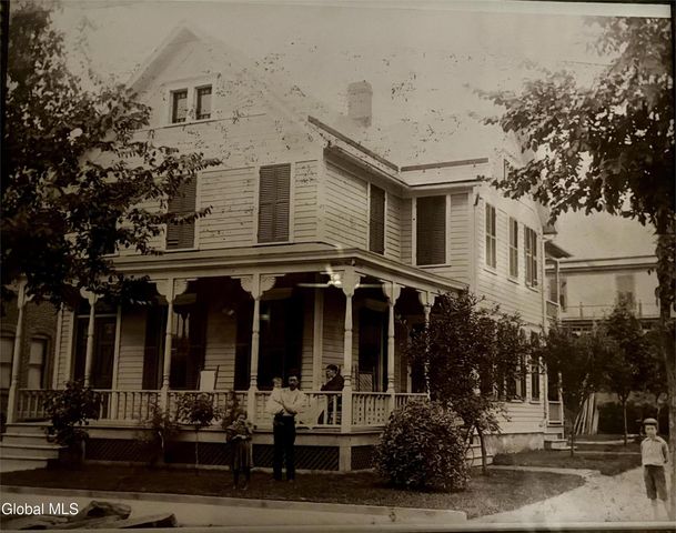 221 N 3rd Avenue, Mechanicville, NY 12118