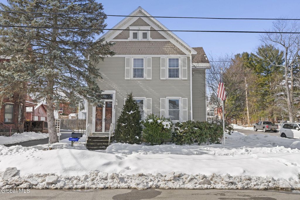 221 N 3rd Avenue, Mechanicville, NY 12118