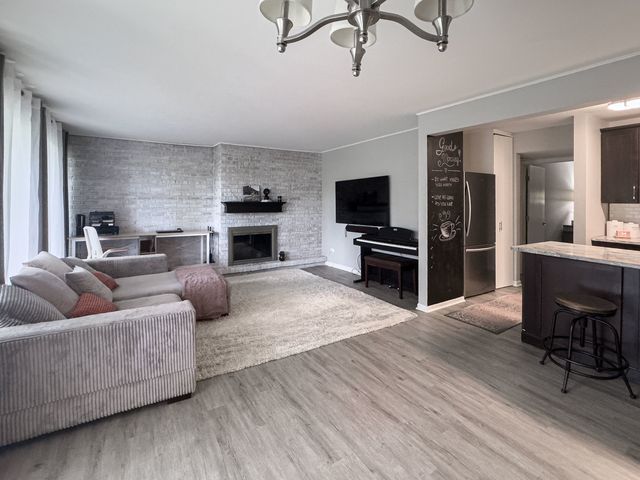 5511 E Lake Drive 97-B, Lisle, IL 60532