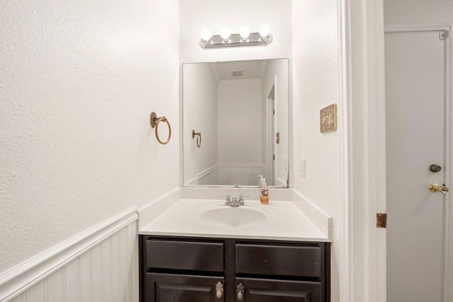 611 Secretariat DR, Cibolo, TX 78108
