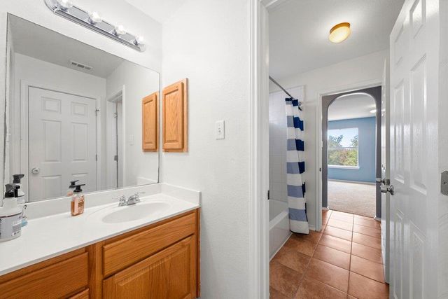 611 Secretariat DR, Cibolo, TX 78108