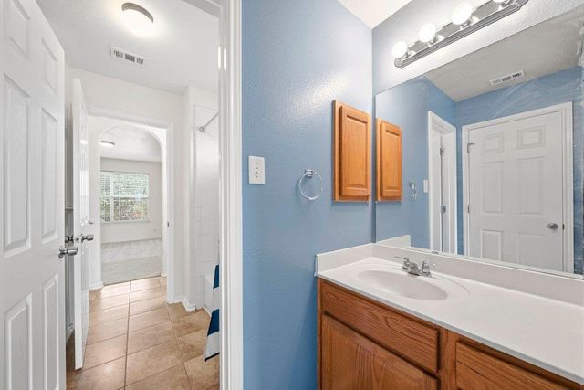 611 Secretariat DR, Cibolo, TX 78108