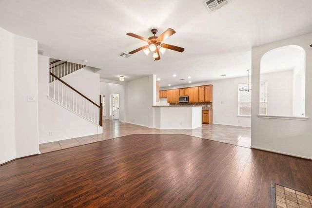 611 Secretariat DR, Cibolo, TX 78108