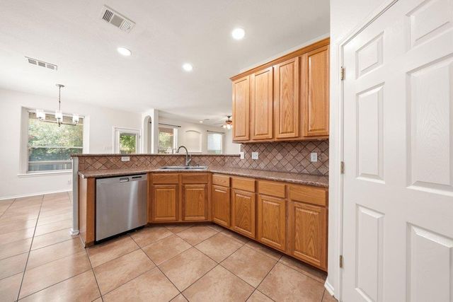 611 Secretariat DR, Cibolo, TX 78108