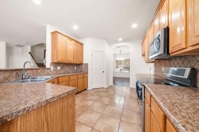 611 Secretariat DR, Cibolo, TX 78108