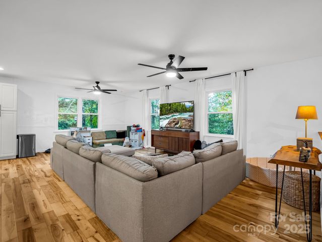 190 Long John Drive, Hendersonville, NC 28791