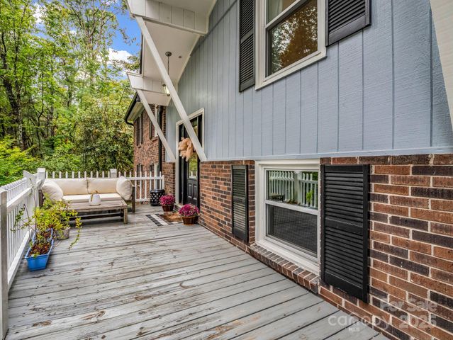 190 Long John Drive, Hendersonville, NC 28791