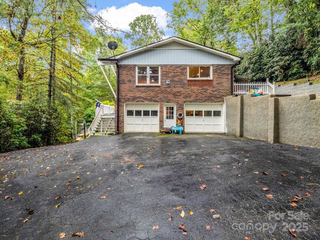 190 Long John Drive, Hendersonville, NC 28791