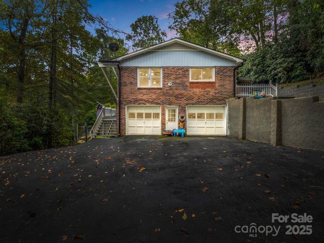 190 Long John Drive, Hendersonville, NC 28791