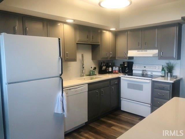 8960 E Hatchery Road, Syracuse, IN 46567