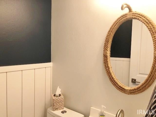 8960 E Hatchery Road, Syracuse, IN 46567