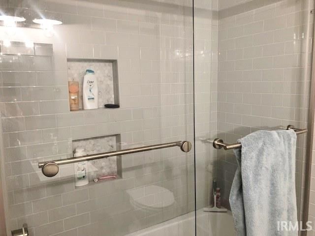 8960 E Hatchery Road, Syracuse, IN 46567