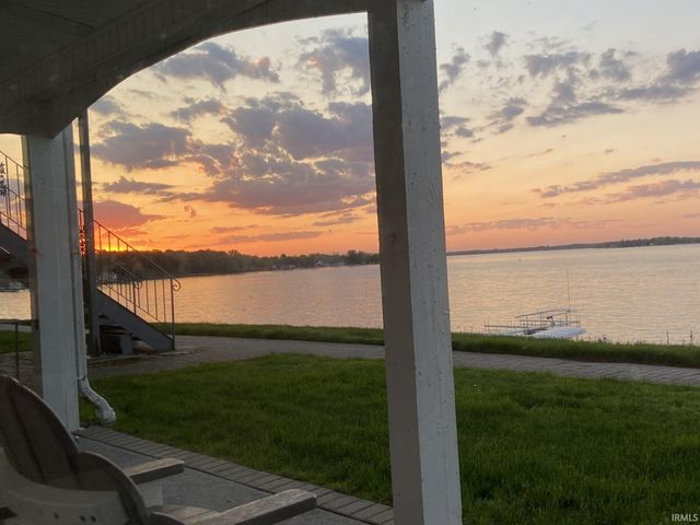 8960 E Hatchery Road, Syracuse, IN 46567