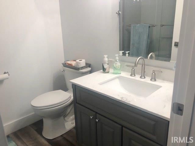 8960 E Hatchery Road, Syracuse, IN 46567