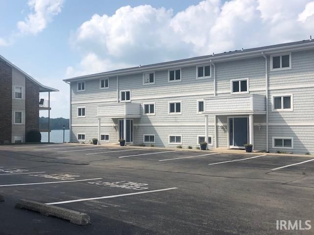 8960 E Hatchery Road, Syracuse, IN 46567