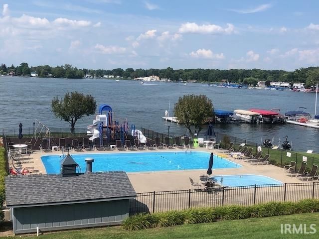 8960 E Hatchery Road, Syracuse, IN 46567