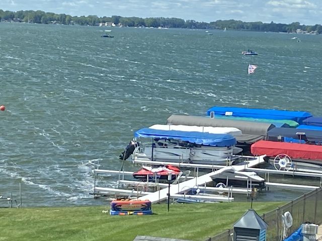 8960 E Hatchery Road, Syracuse, IN 46567