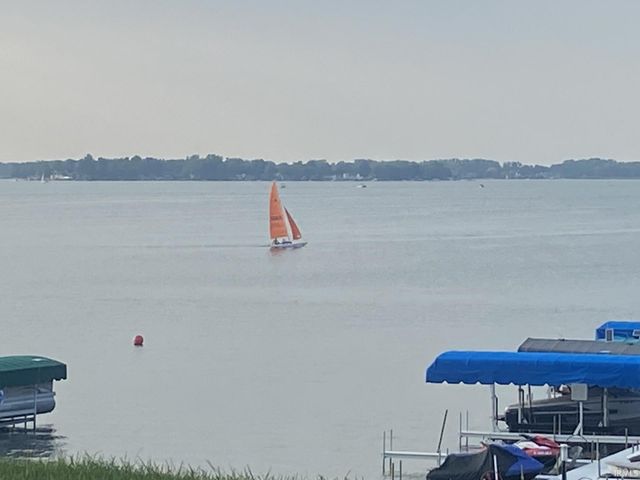 8960 E Hatchery Road, Syracuse, IN 46567