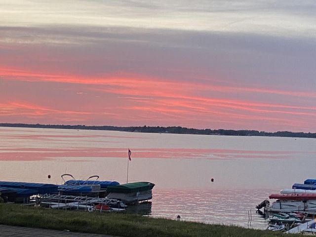 8960 E Hatchery Road, Syracuse, IN 46567