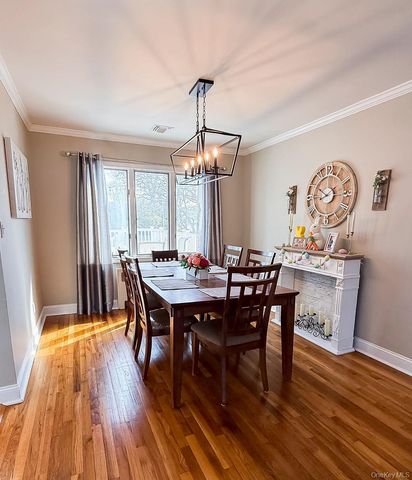 1525 Pea Pond Road, Bellmore, NY 11710