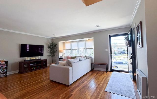 1525 Pea Pond Road, Bellmore, NY 11710