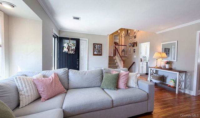 1525 Pea Pond Road, Bellmore, NY 11710