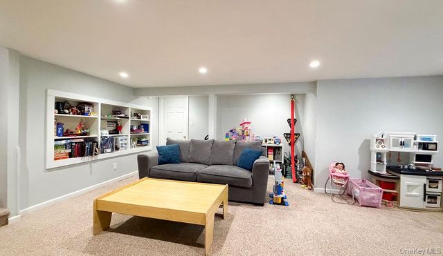 1525 Pea Pond Road, Bellmore, NY 11710