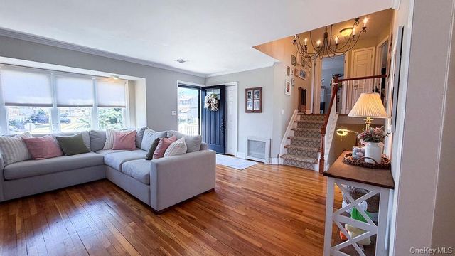 1525 Pea Pond Road, Bellmore, NY 11710