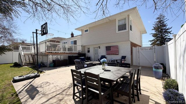 1525 Pea Pond Road, Bellmore, NY 11710