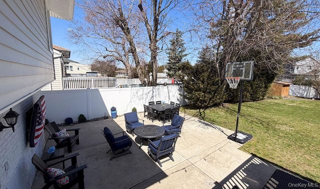 1525 Pea Pond Road, Bellmore, NY 11710