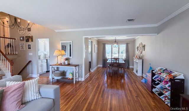 1525 Pea Pond Road, Bellmore, NY 11710