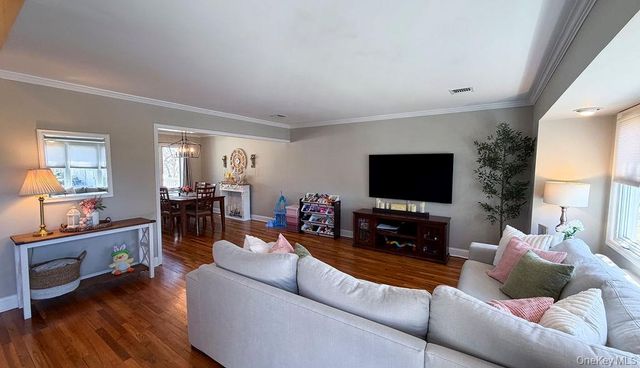 1525 Pea Pond Road, Bellmore, NY 11710