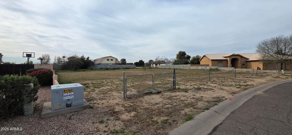 5382 N 82ND Avenue 224, Glendale, AZ 85303 — photo 2