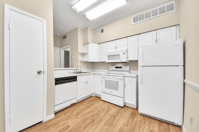 2021 Spenwick Drive 117, Houston, TX 77055