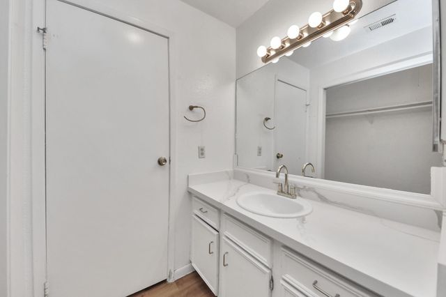 2021 Spenwick Drive 117, Houston, TX 77055