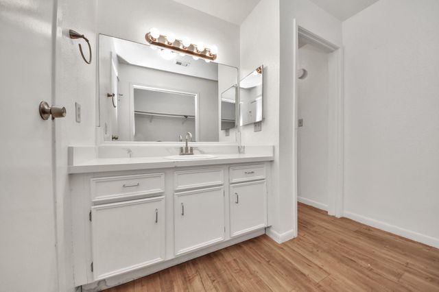 2021 Spenwick Drive 117, Houston, TX 77055