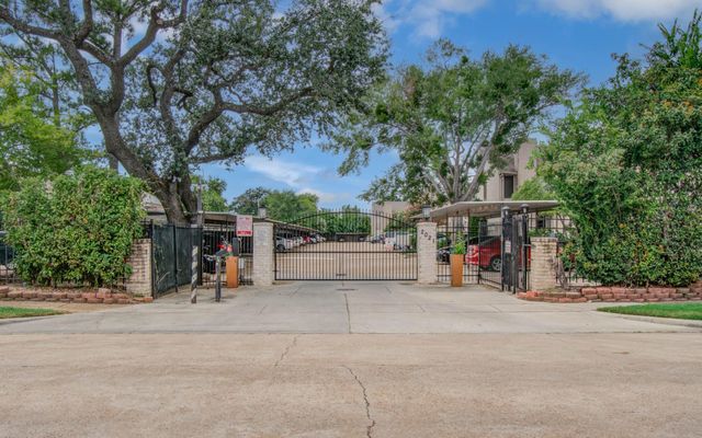 2021 Spenwick Drive 117, Houston, TX 77055