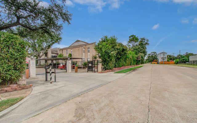 2021 Spenwick Drive 117, Houston, TX 77055