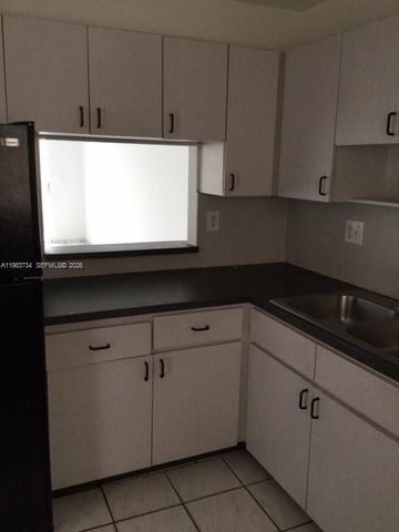 1855 W 60th St 423C, Hialeah, FL 33012