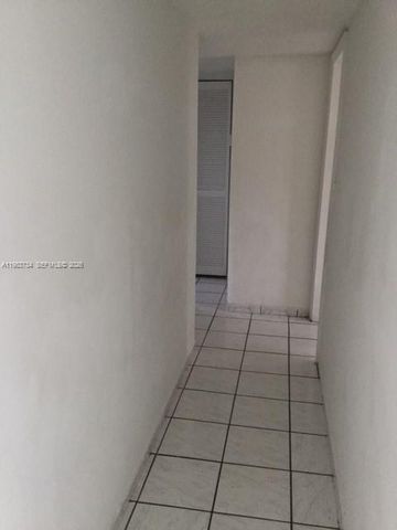 1855 W 60th St 423C, Hialeah, FL 33012