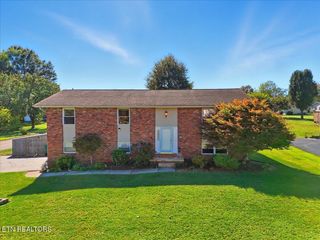 701 Foster Drive, Lenoir City, TN 37772