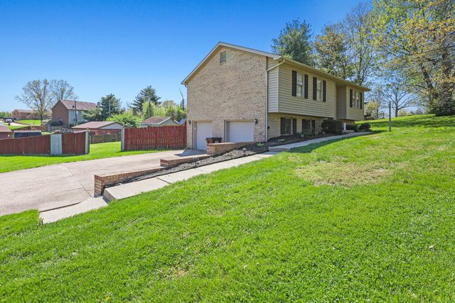 121 Eastland Drive, Paris, KY 40361