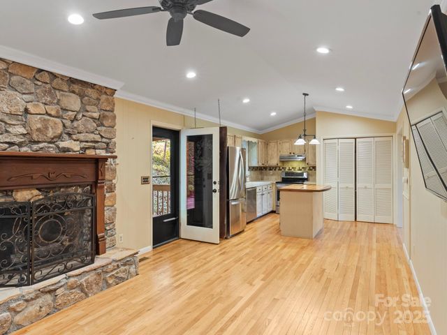 6 Wilderness Cove Road, Asheville, NC 28804