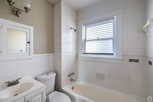 301 W Leuda Street 805D, Fort Worth, TX 76104