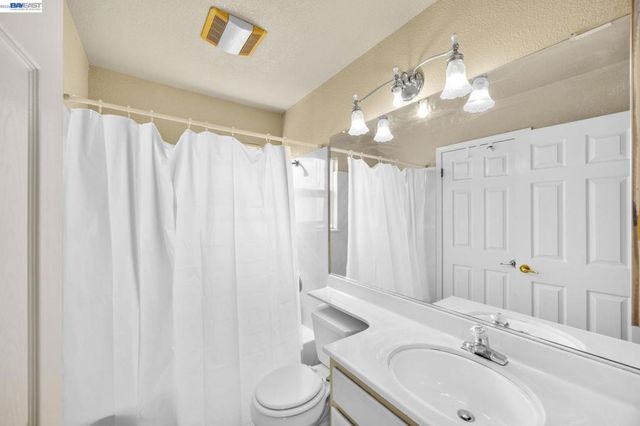 20667 Blossom Cmn, Hayward, CA 94541