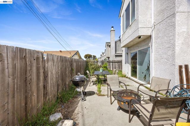 20667 Blossom Cmn, Hayward, CA 94541