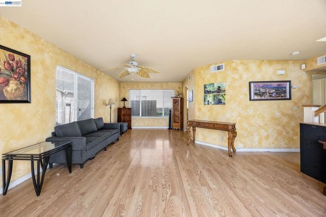 20667 Blossom Cmn, Hayward, CA 94541